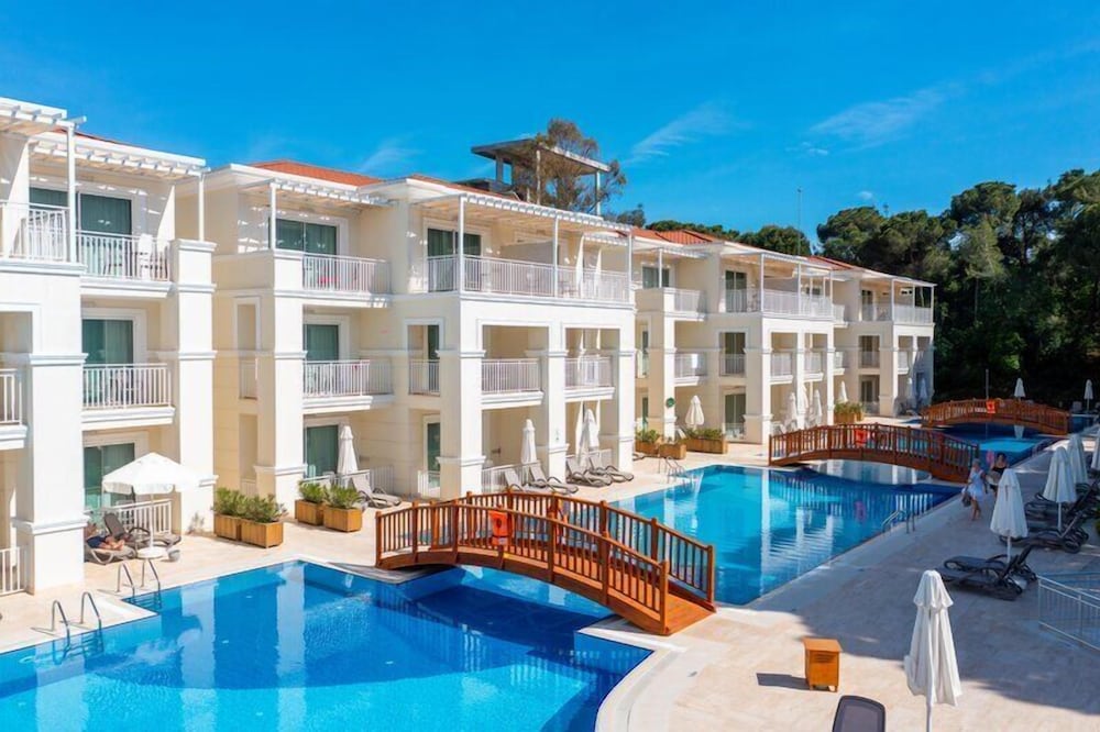 Bellis Deluxe Hotel 10/89