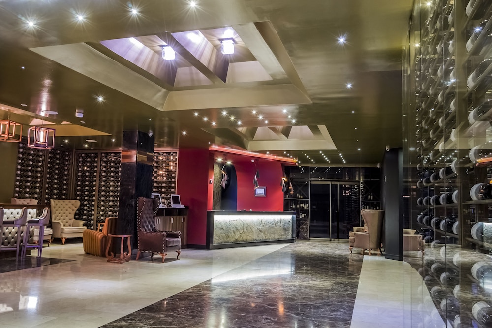 Hotel Black 14/72