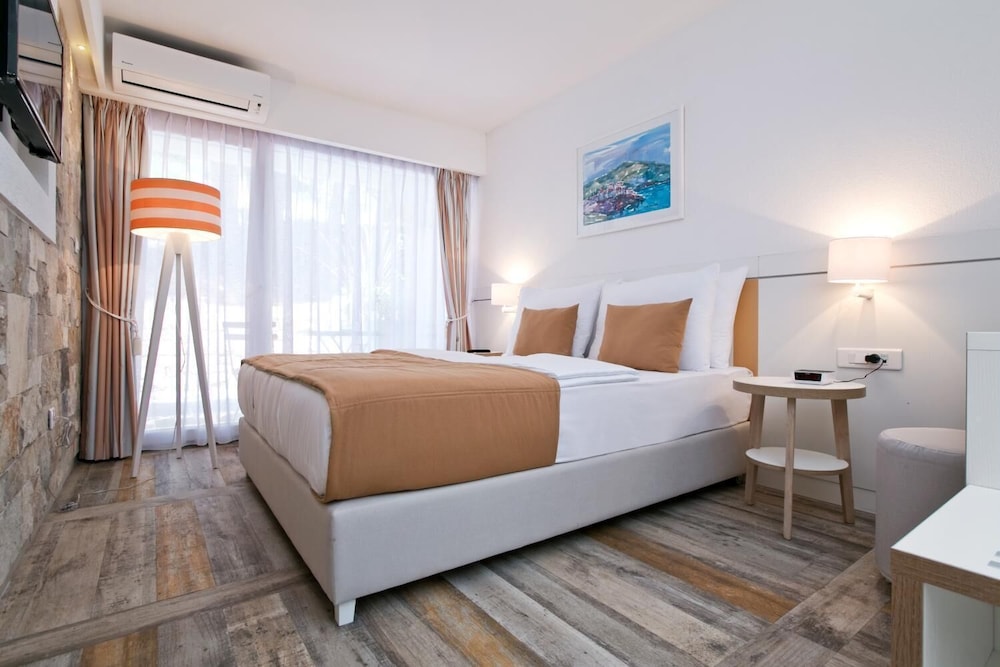 Hotel Castellastva 10/36