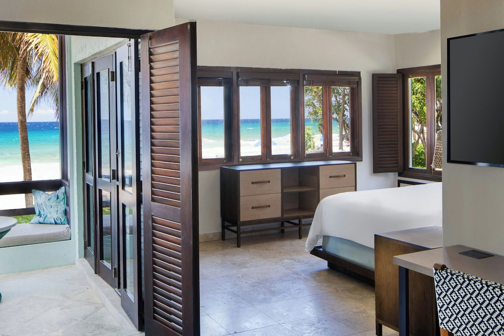 Junior Suite, King Bed, Beach Front, Sofa