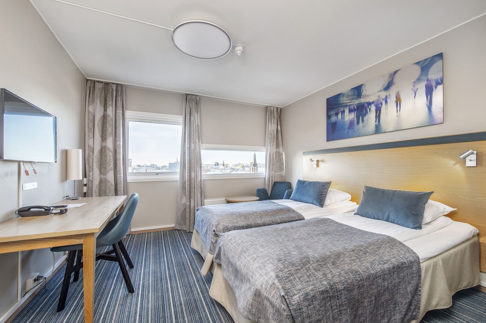 ROOM, TWIN BEDS