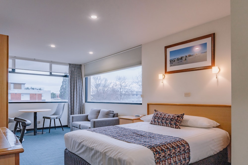 DELUXE, KING BED, WATER VIEW