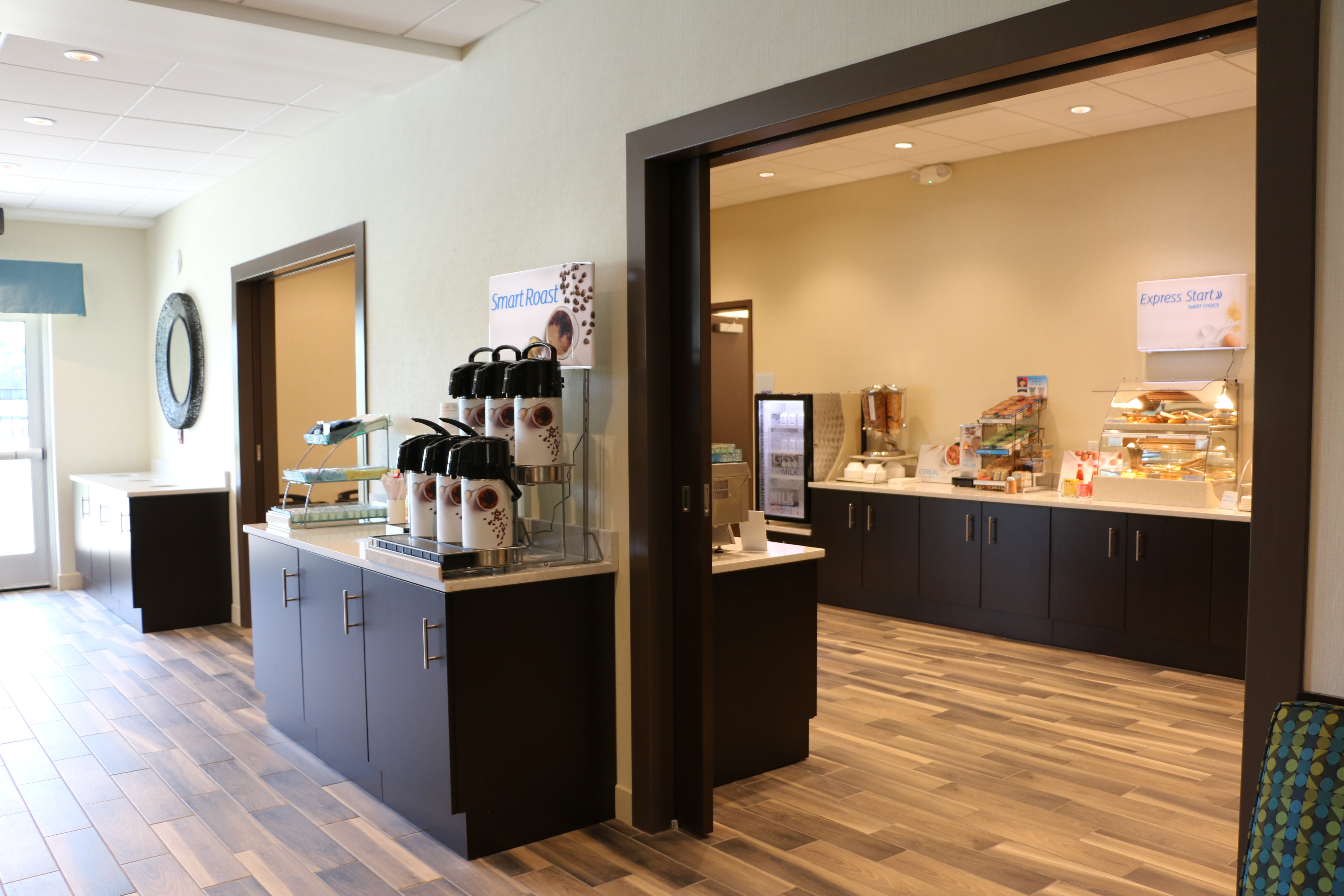 HOLIDAY INN EXPRESS & SUITES HENDERSONVILLE SE - FLAT ROCK 16/52