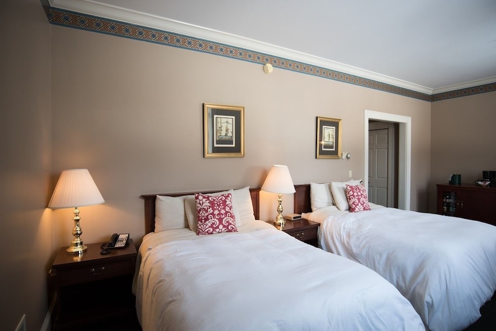 Bertram Inn At Glenmoor 8/49