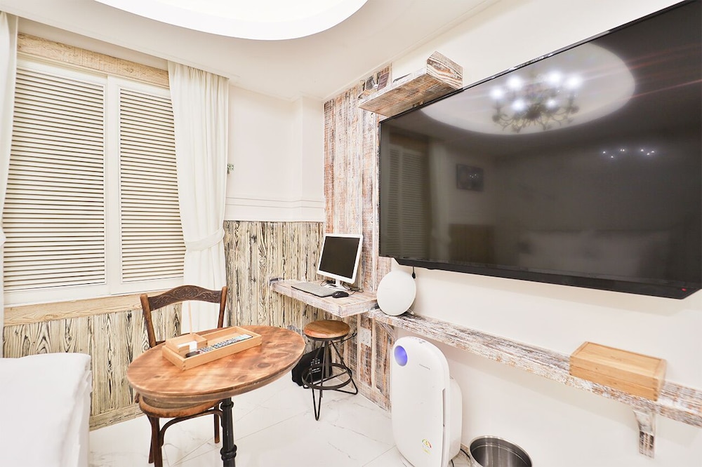 February Hotel Hwanggeum 48/93