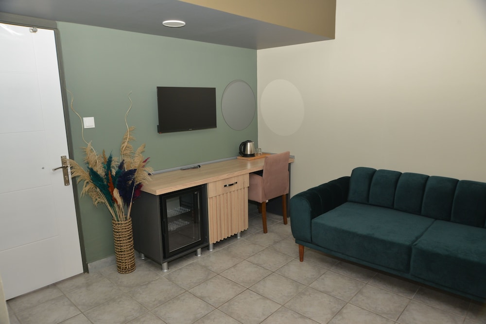 Greenmar Apartments 33/42