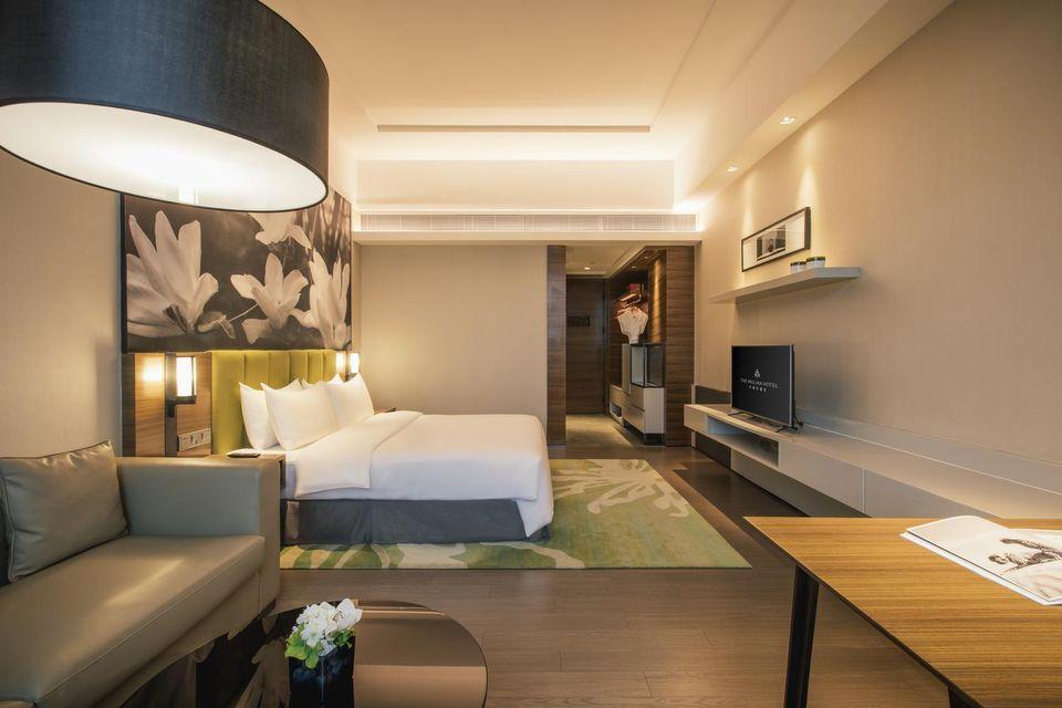 Room, Queen Bed, Garden View