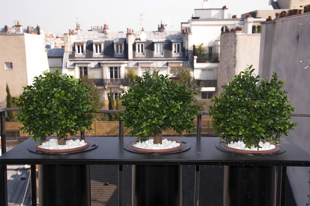 Hotel Zelie Champs-Elysees 44/50