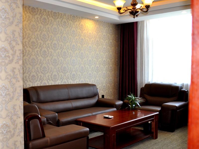 GreenTree Alliance Tacheng Wenqin Road Left Bank Of Sunshine Hotel 17/24