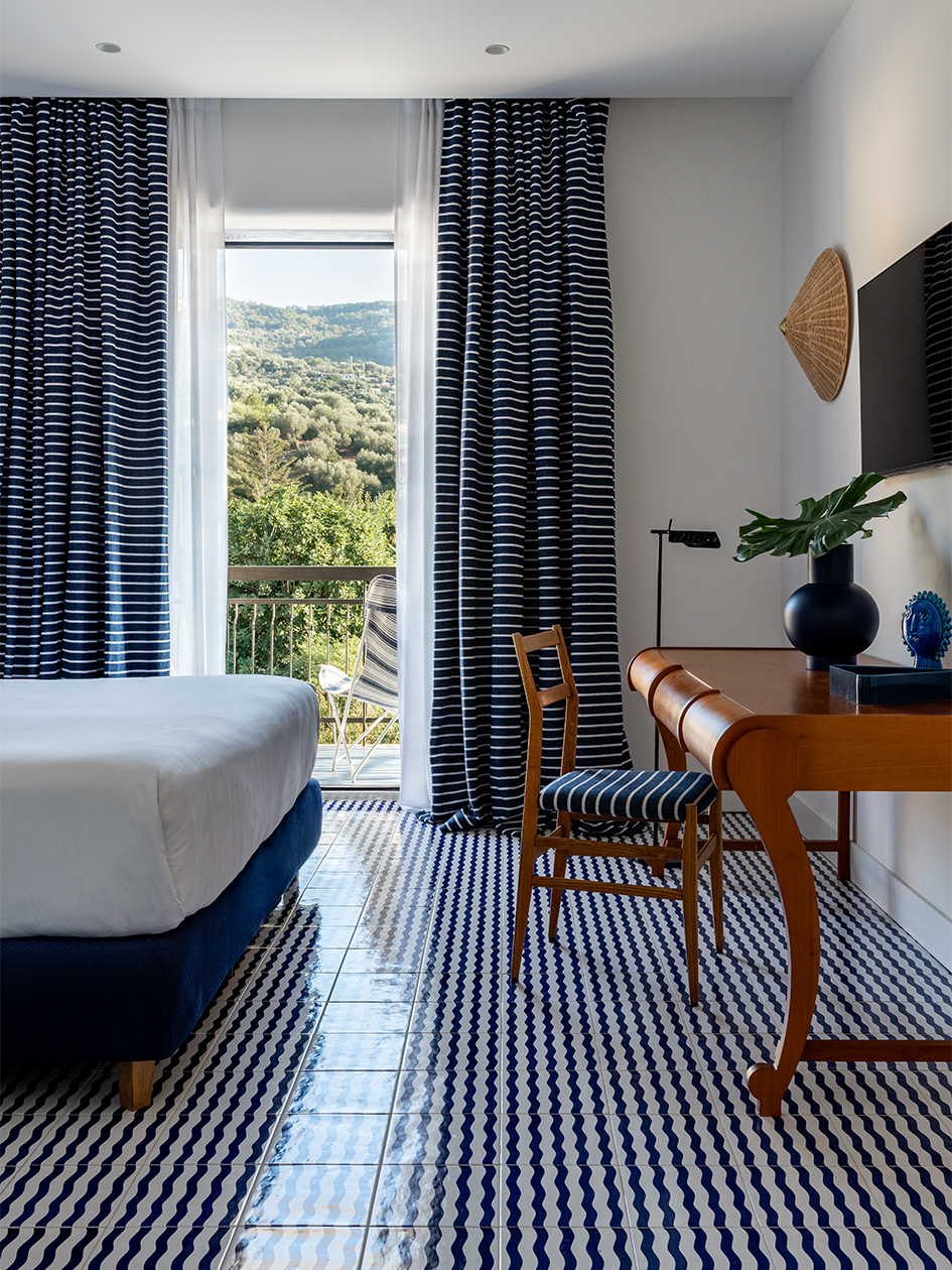 Standard, Double or Twin Bed, Street View, Balcony، Grand Hotel Flora Sorrento 6/9