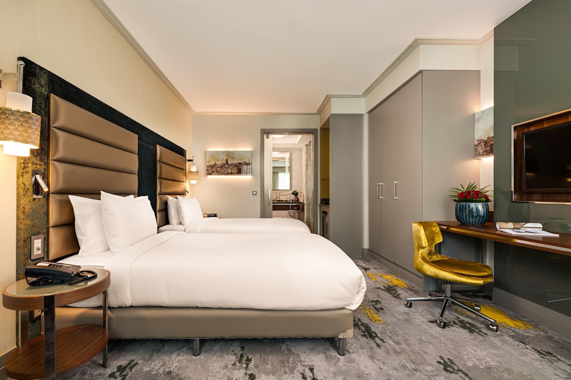 SUPERIOR, TWIN BEDS, CITY VIEW