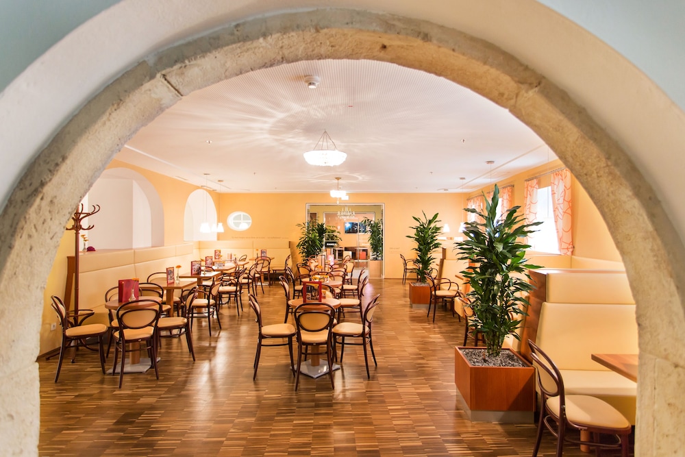 restaurant-cafeteria
