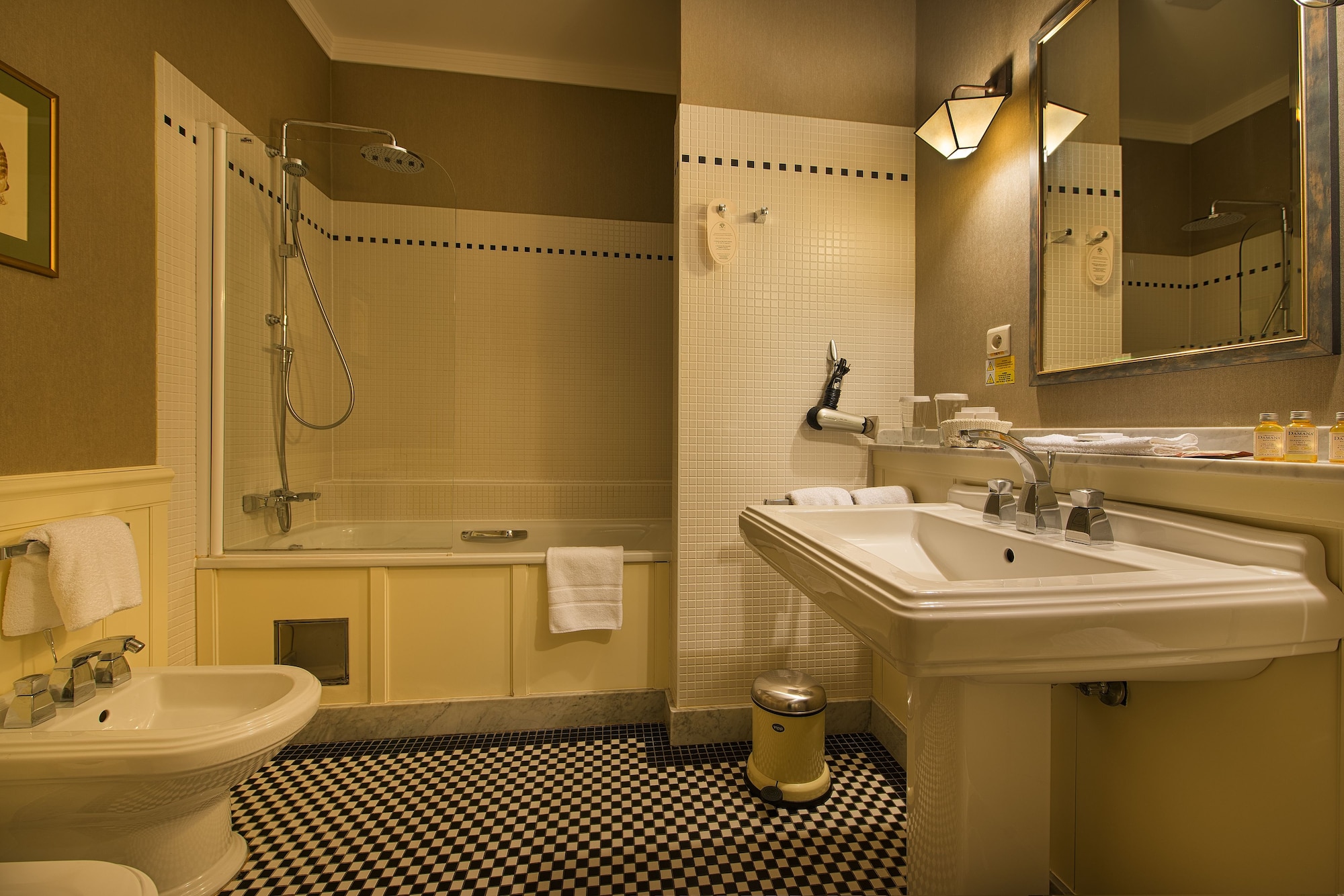 Luxury, Suite, Queen Bed