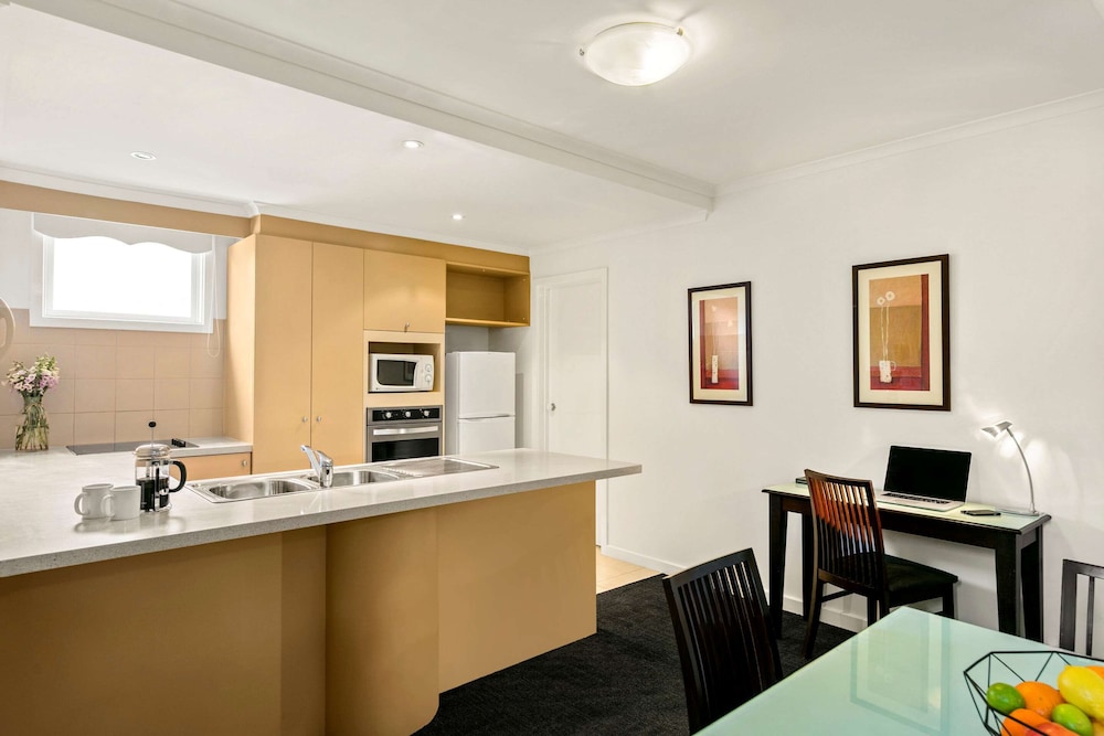 Comfort Apartments Royal Gardens 18/25