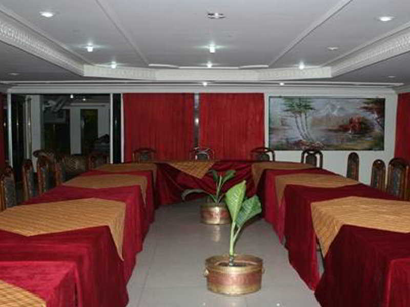M M Continental Hotel 24/27