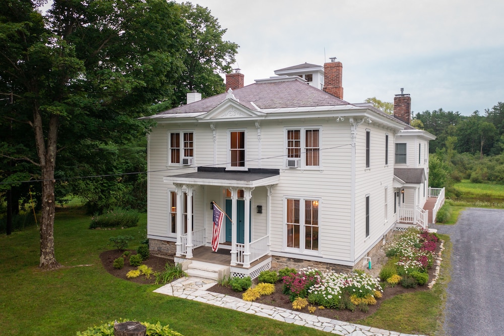 Hill Farm Inn 3/50