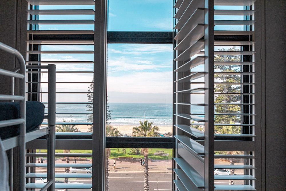 Wake Up Bondi Beach 6/50