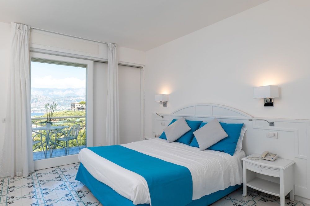 STANDARD, DOUBLE OR TWIN BED, SEA VIEW, BALCONY