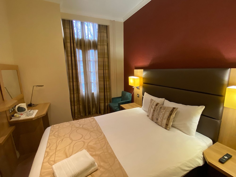 Lancaster Court Hotel 8/57