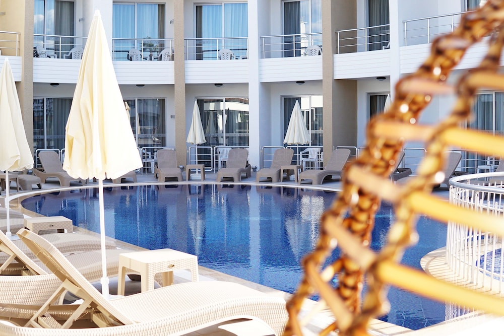 Tokay Hotel 35/50