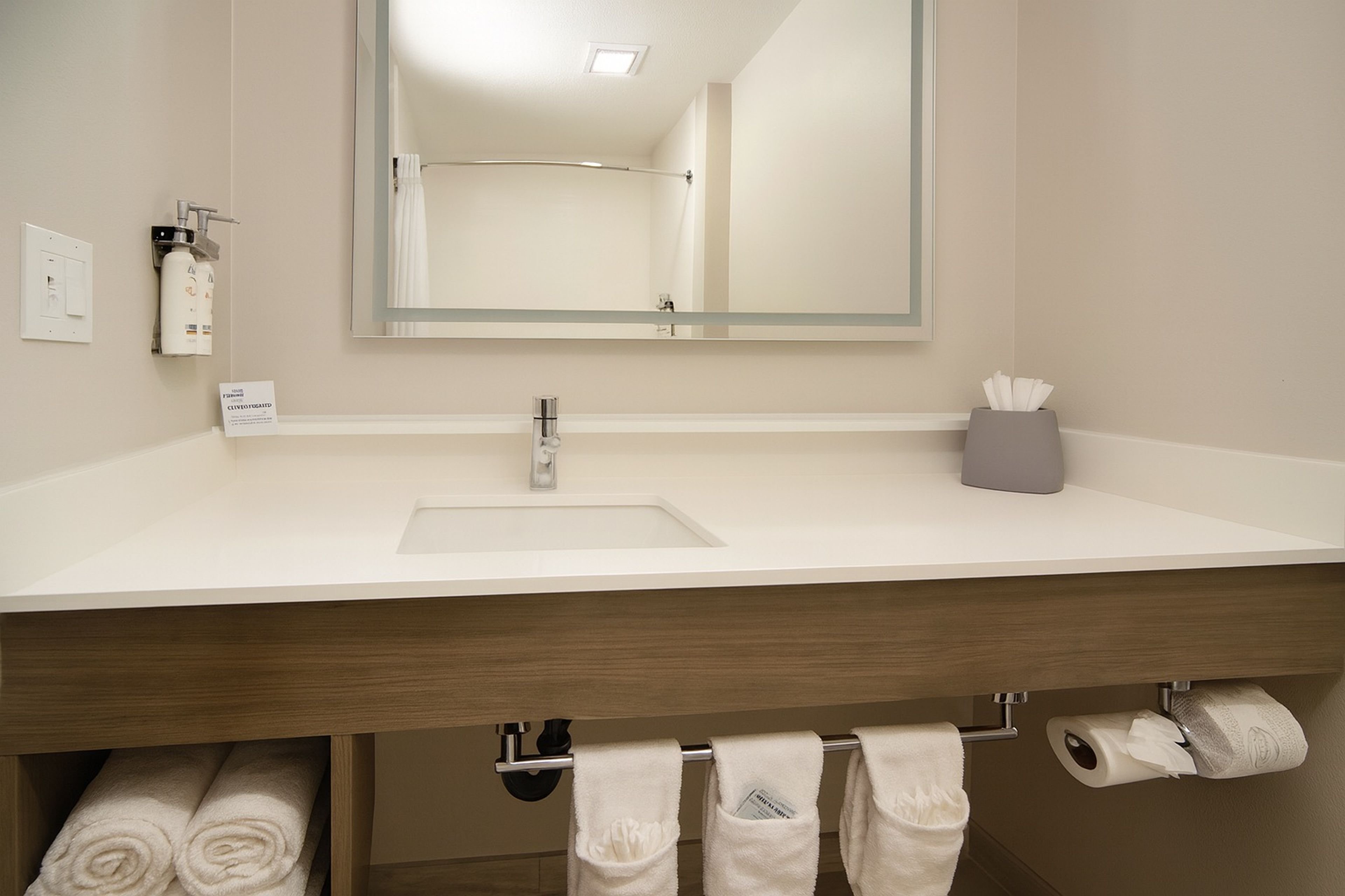 Holiday Inn Express Hotel Suites Indianapolis East 75/75