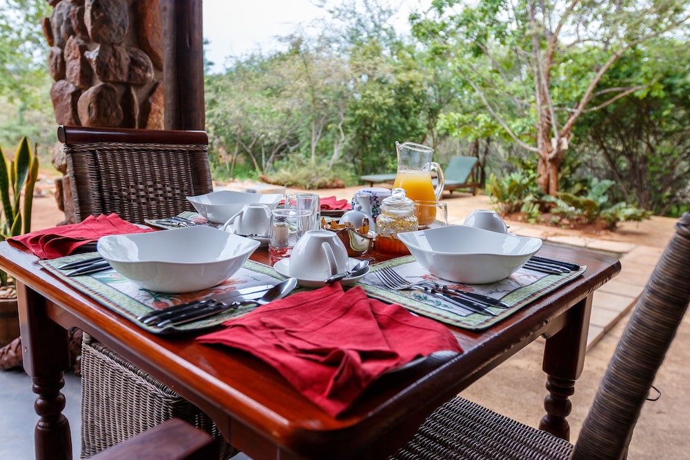 Shikwari Bush Lodge &amp; Pangolin Bush Camp 33/50