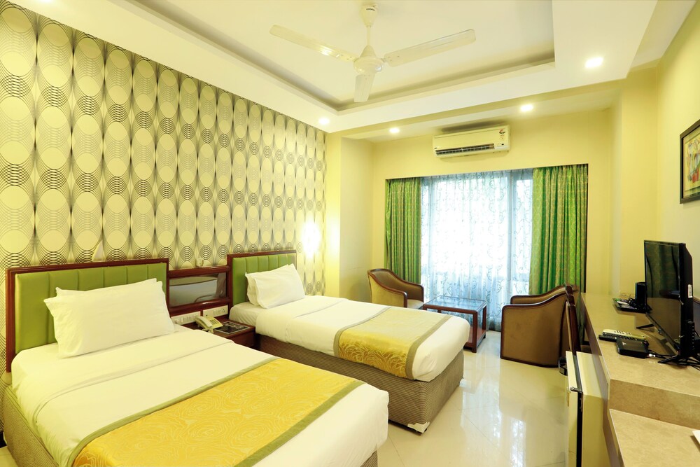 DELUXE, DOUBLE OR TWIN BED