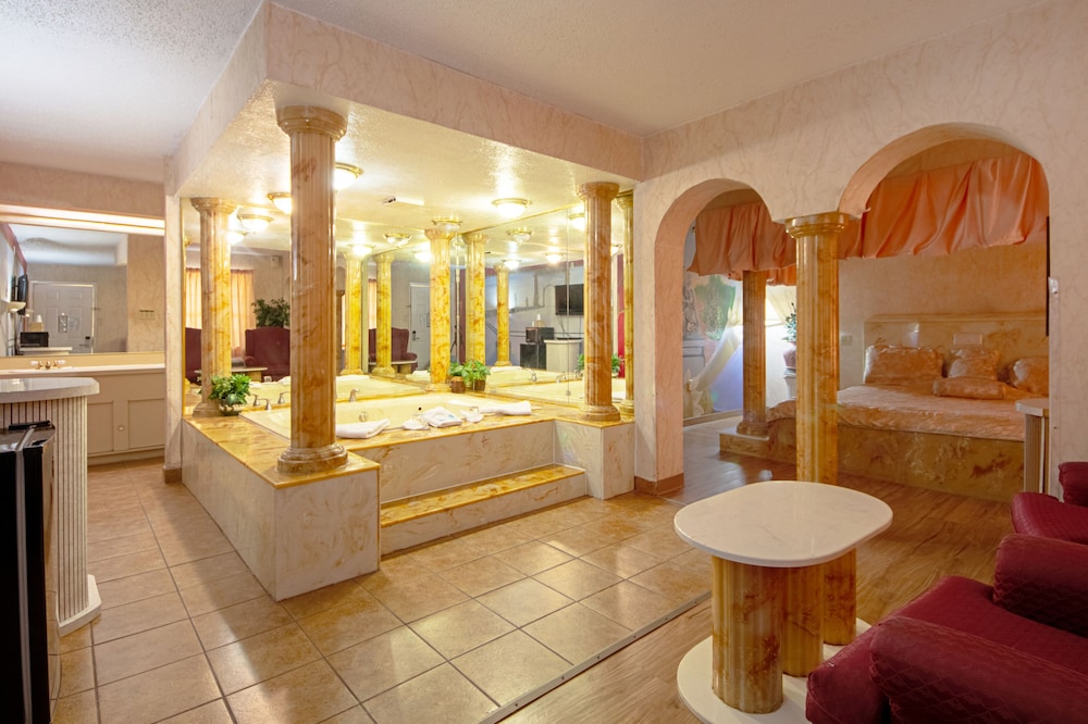 Economy Inn Suites 43/44