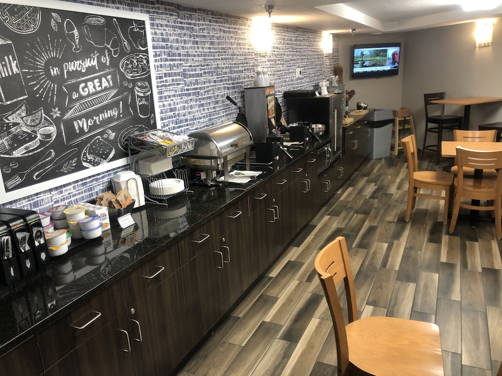AmericInn by Wyndham Crookston U of M Crookston 23/32