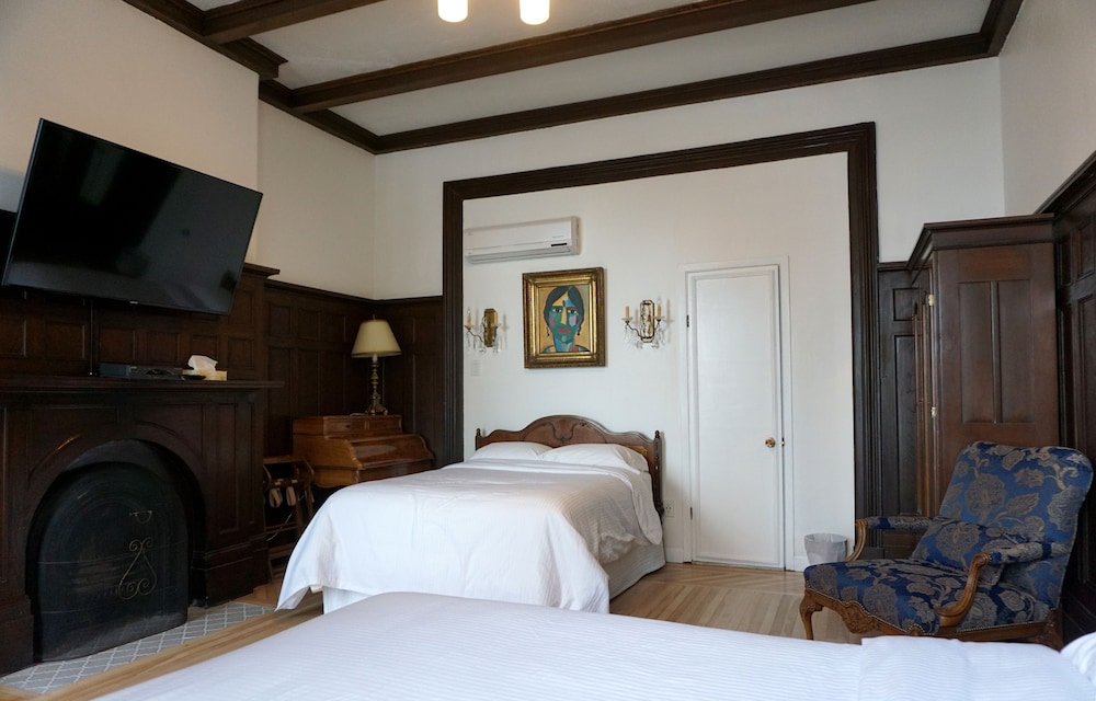 Standard, 2 Double Beds