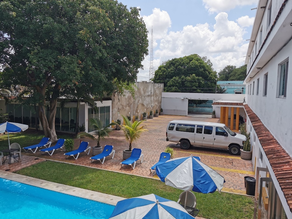 Las Dalias Inn 48/60