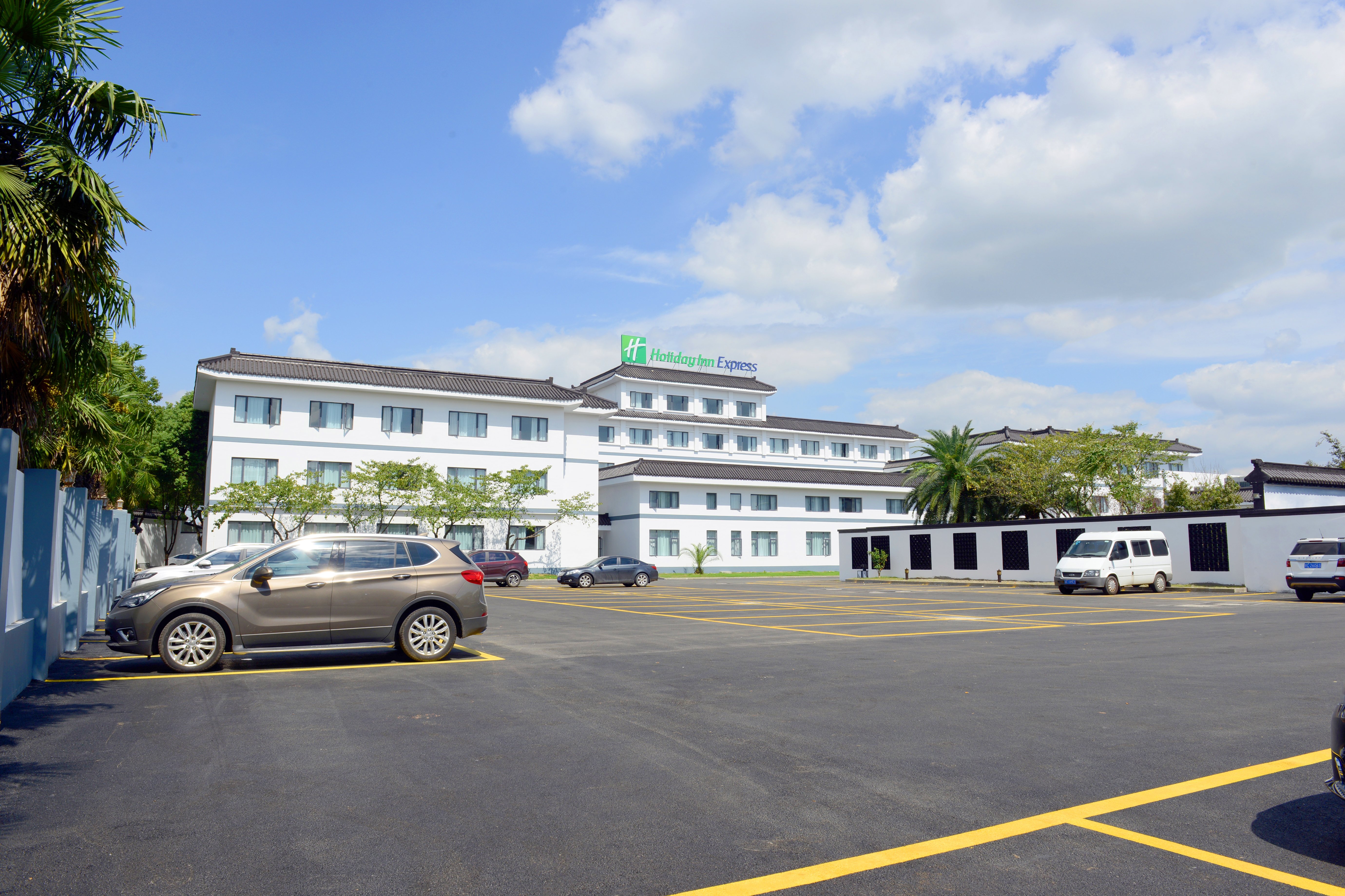 Holiday Inn Express Suzhou Zhouzhuang Ancient Town 53/68