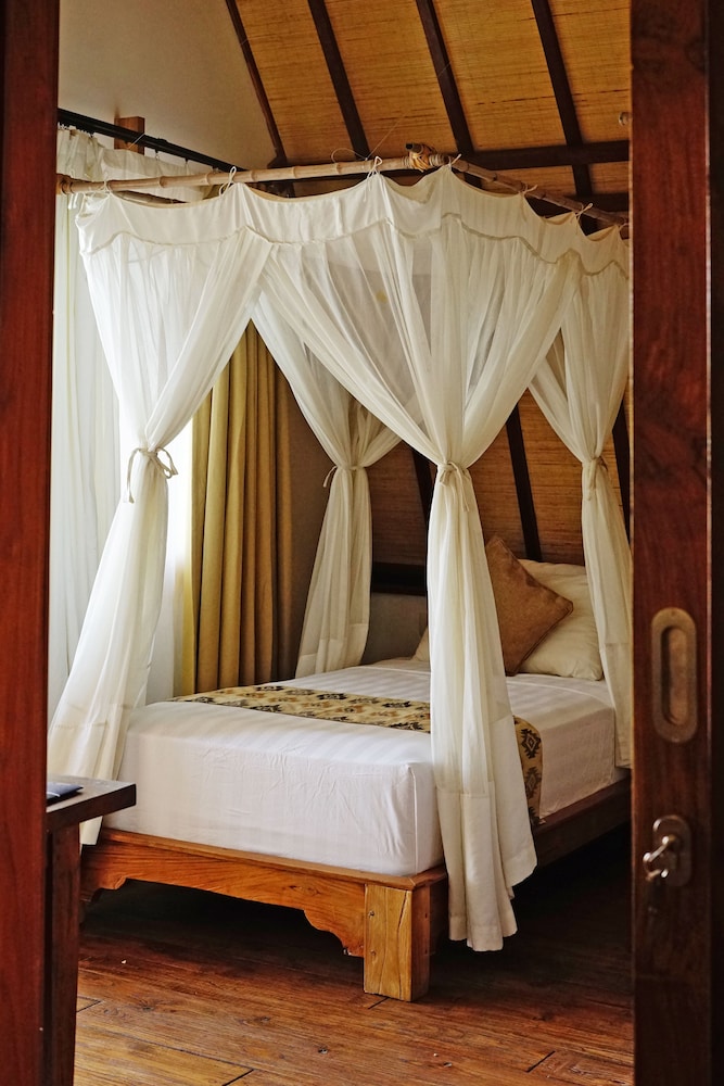Komodo Resort 12/36