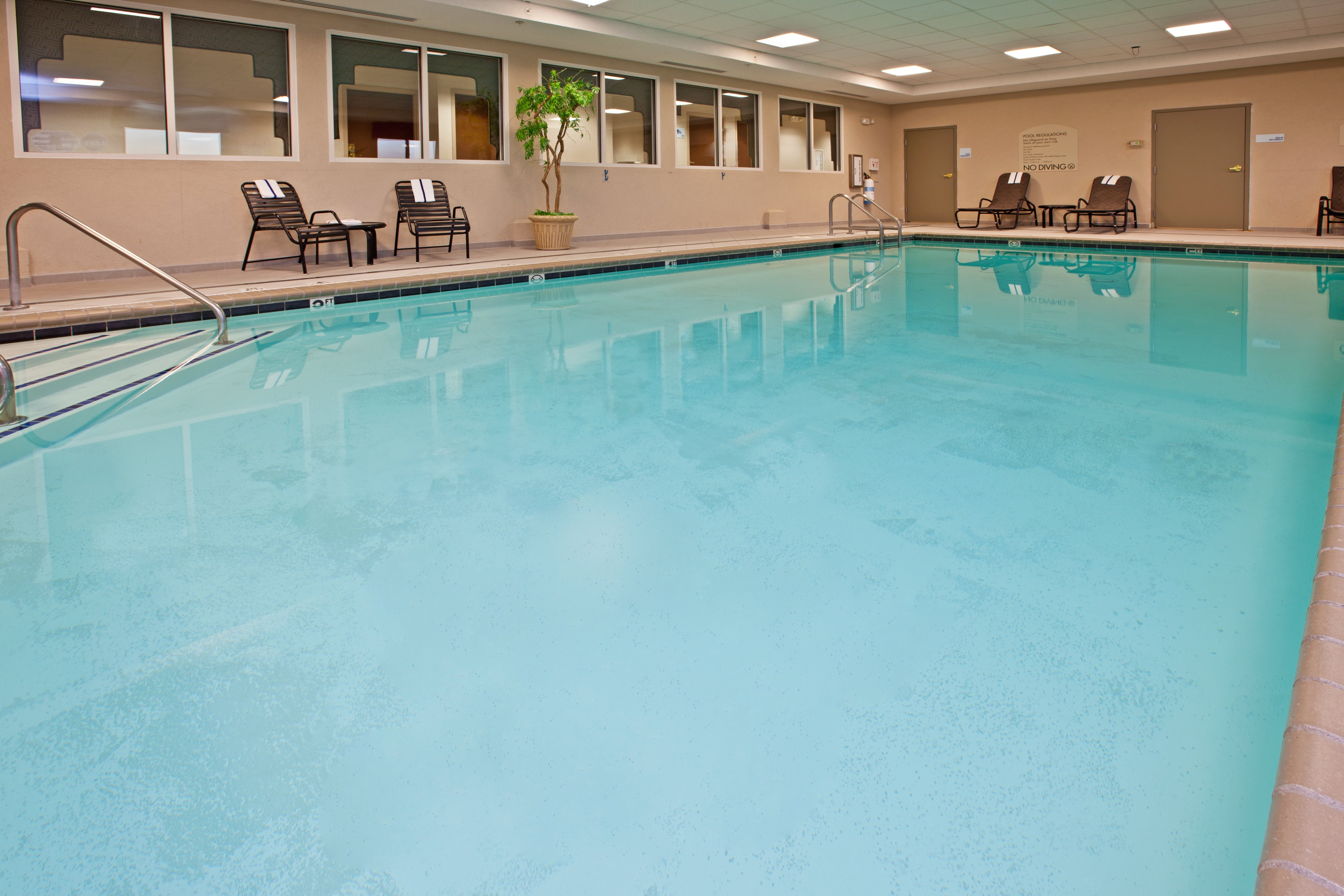Holiday Inn Express Hotel And Suites Greenwood 50/66