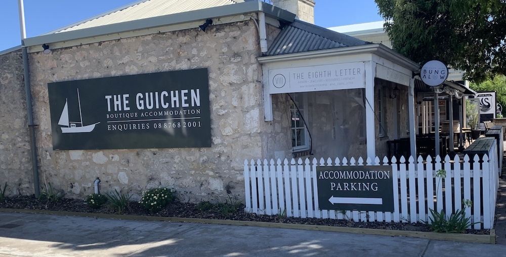 GUICHEN BAY MOTEL 53/54