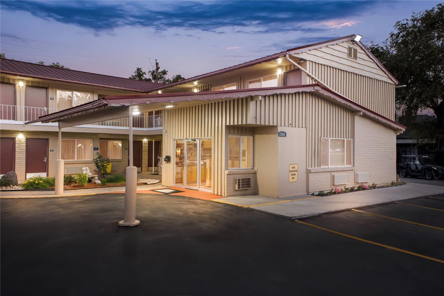 Days Inn by Wyndham Elko 1/7