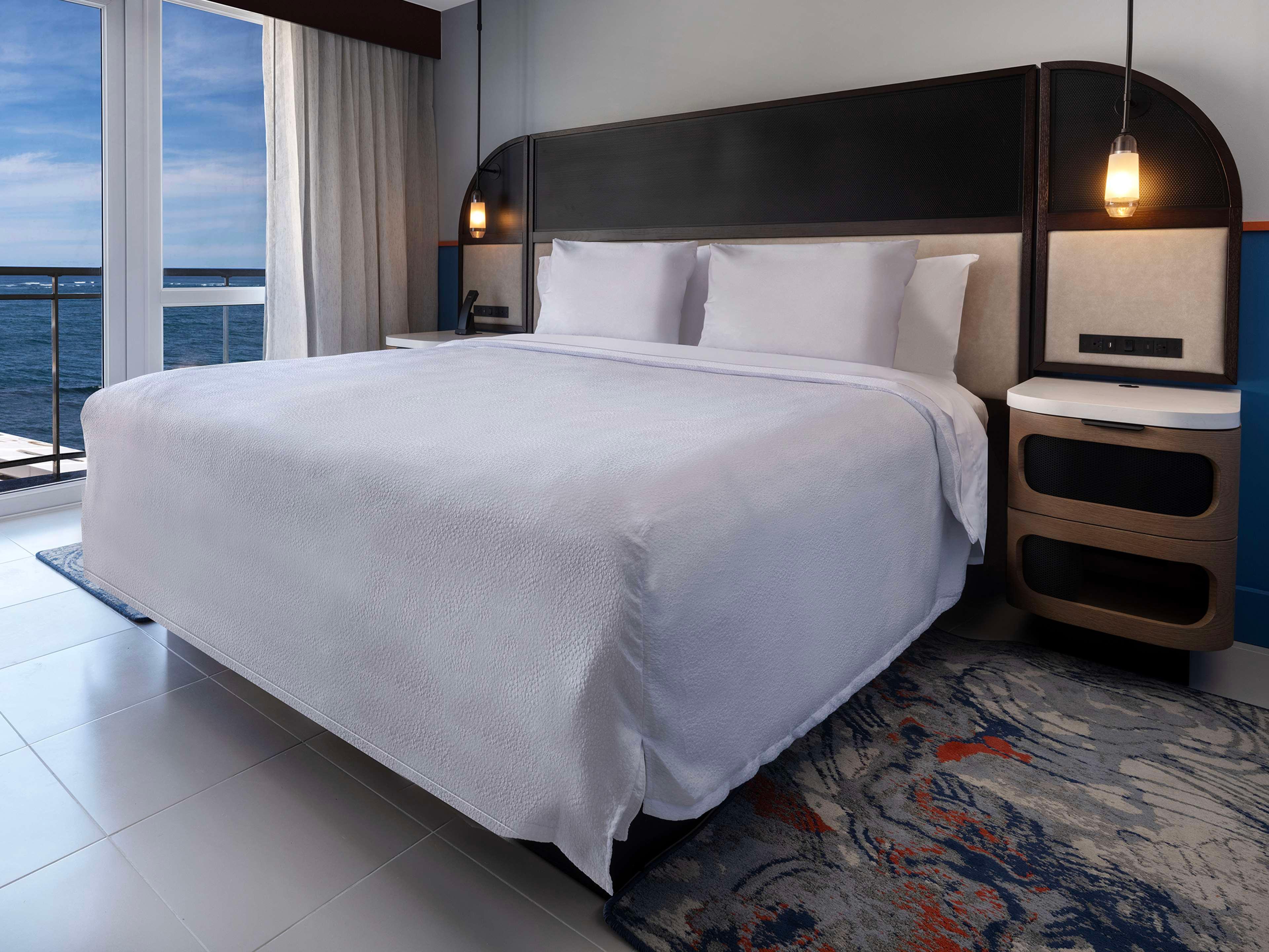 ROOM, KING BED, WATER VIEW, BALCONY, ACCESSIBLE