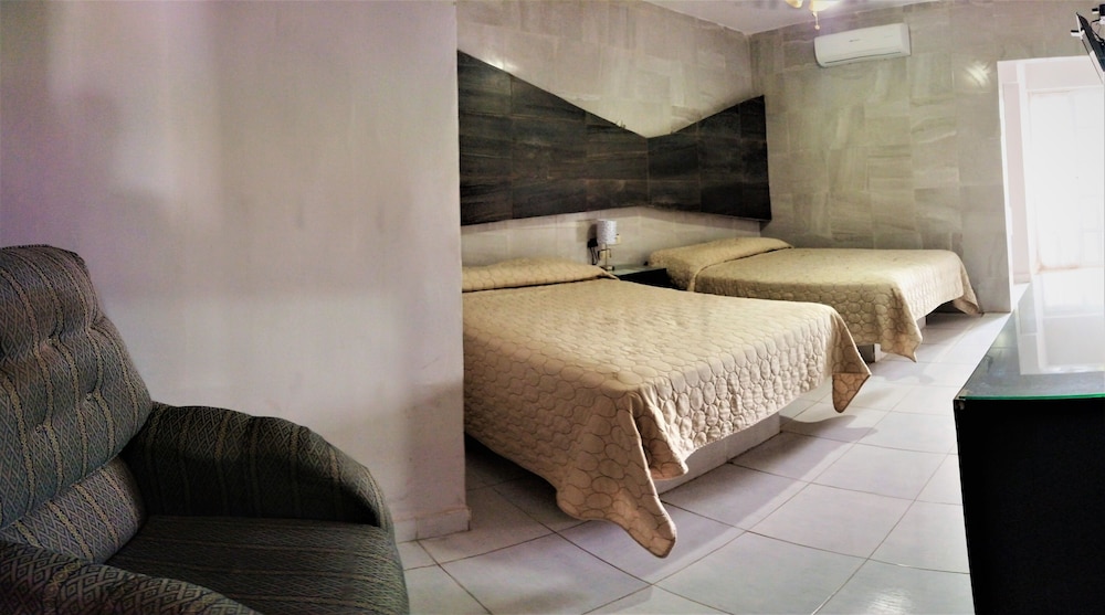 Hotel Laguna Inn 14/29