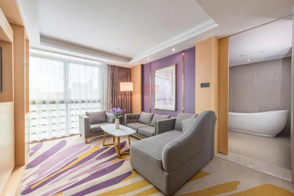 Lavande Hotel (Shenzhen North Railway Station, Gangtou Metro Station) 55/70