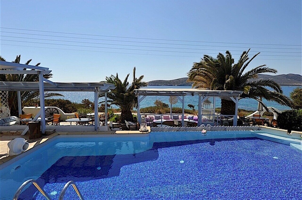 Dolphin Antiparos Villas and Suites 45/50
