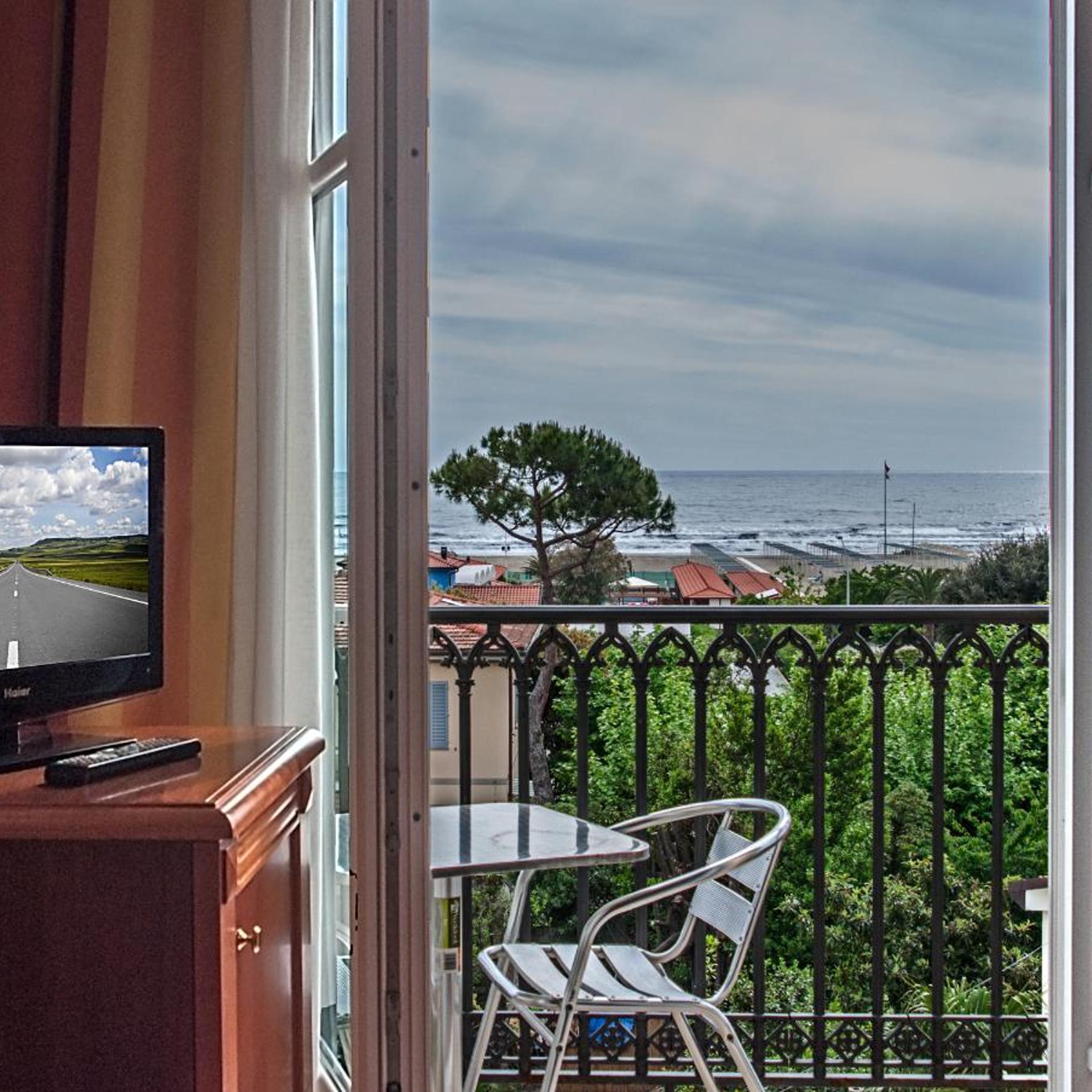HOTEL VILLA OMBROSA 41/52