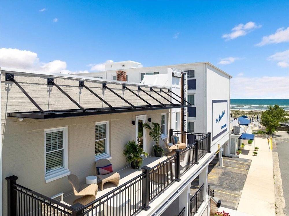 Surrey Beach House 6/50