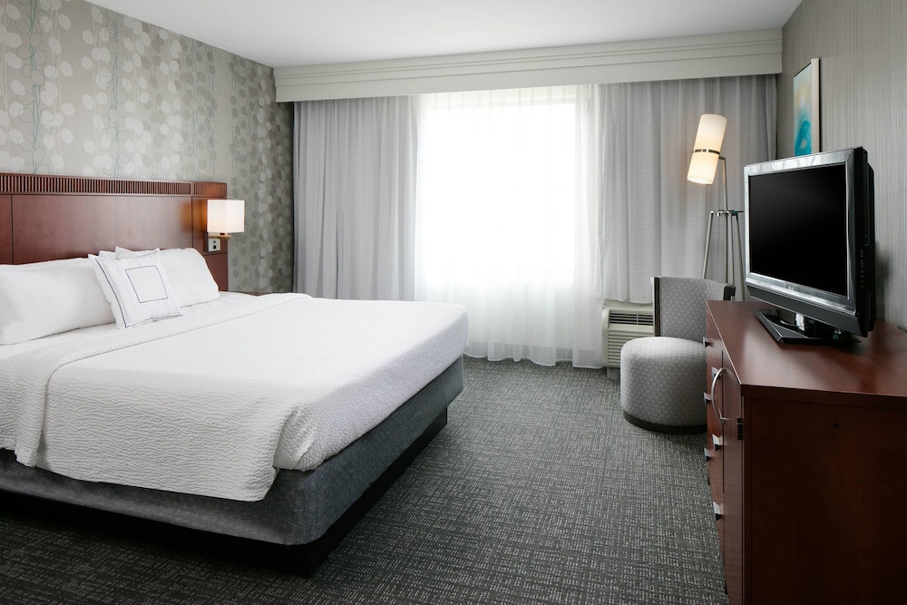 Courtyard Marriott Aksarben Village 12/50