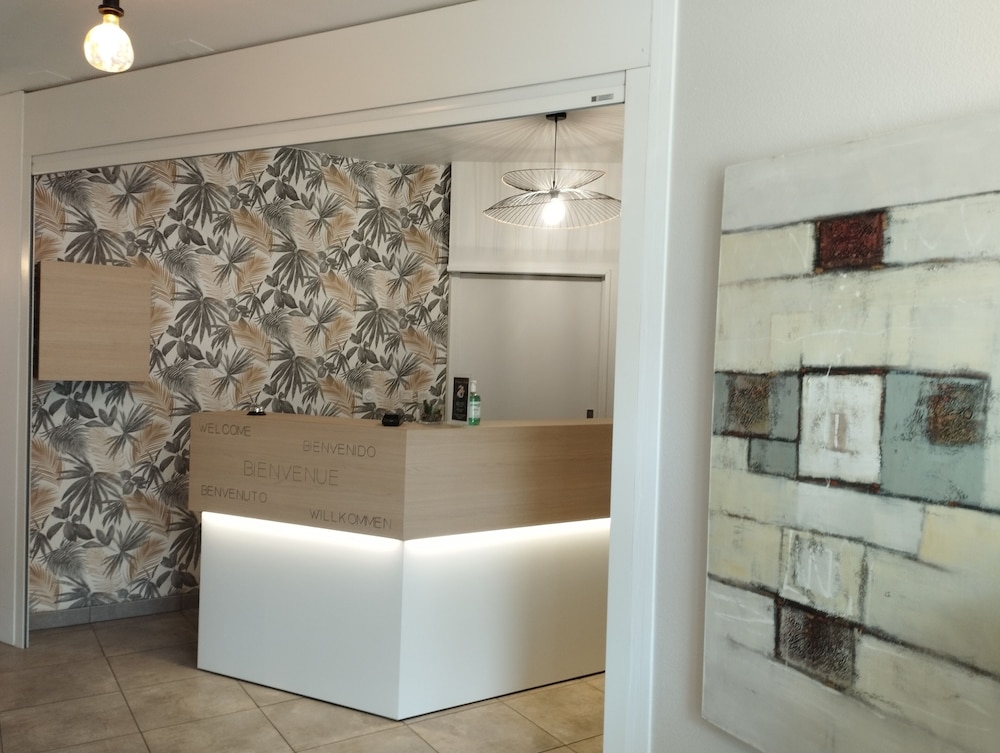 Brit Hotel Guingamp L Armor 6/50