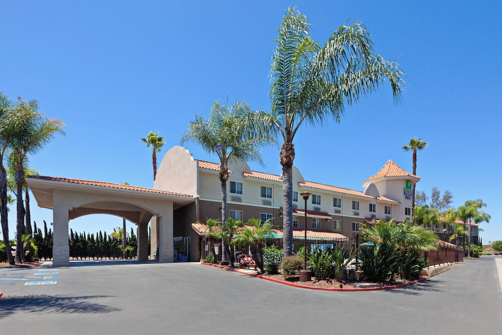Holiday Inn Express & Suites San Diego-Escondido 63/68