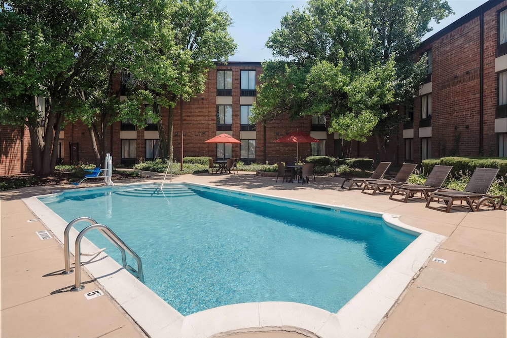 Best Western Chicago Downers Grove 4/42