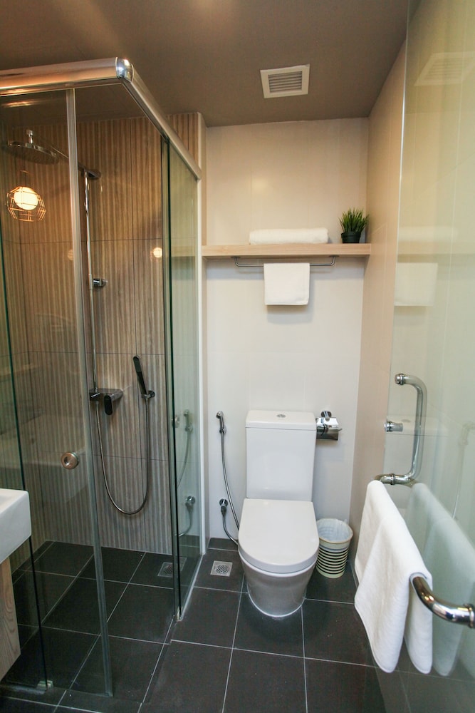 CHAMPION HOTEL CITY 47/50