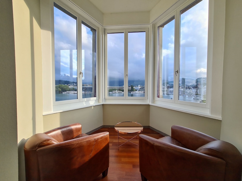 Lucerne Lake View Apartments 27/50