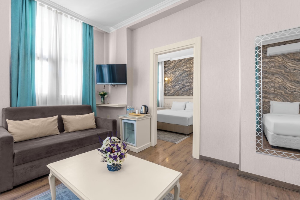 VALIDE HOTEL 45/53