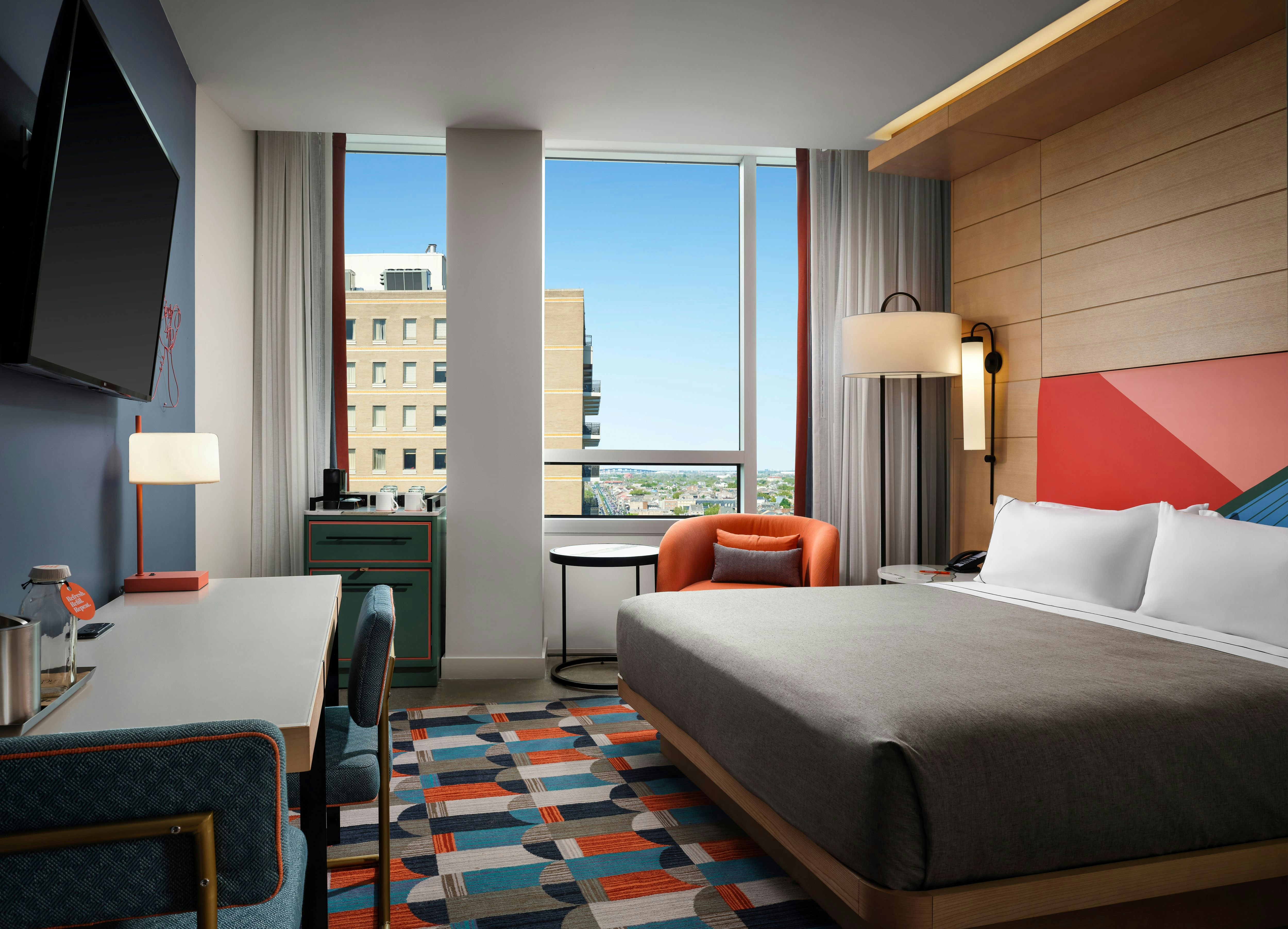 1 BEDROOM, SUITE, KING BED